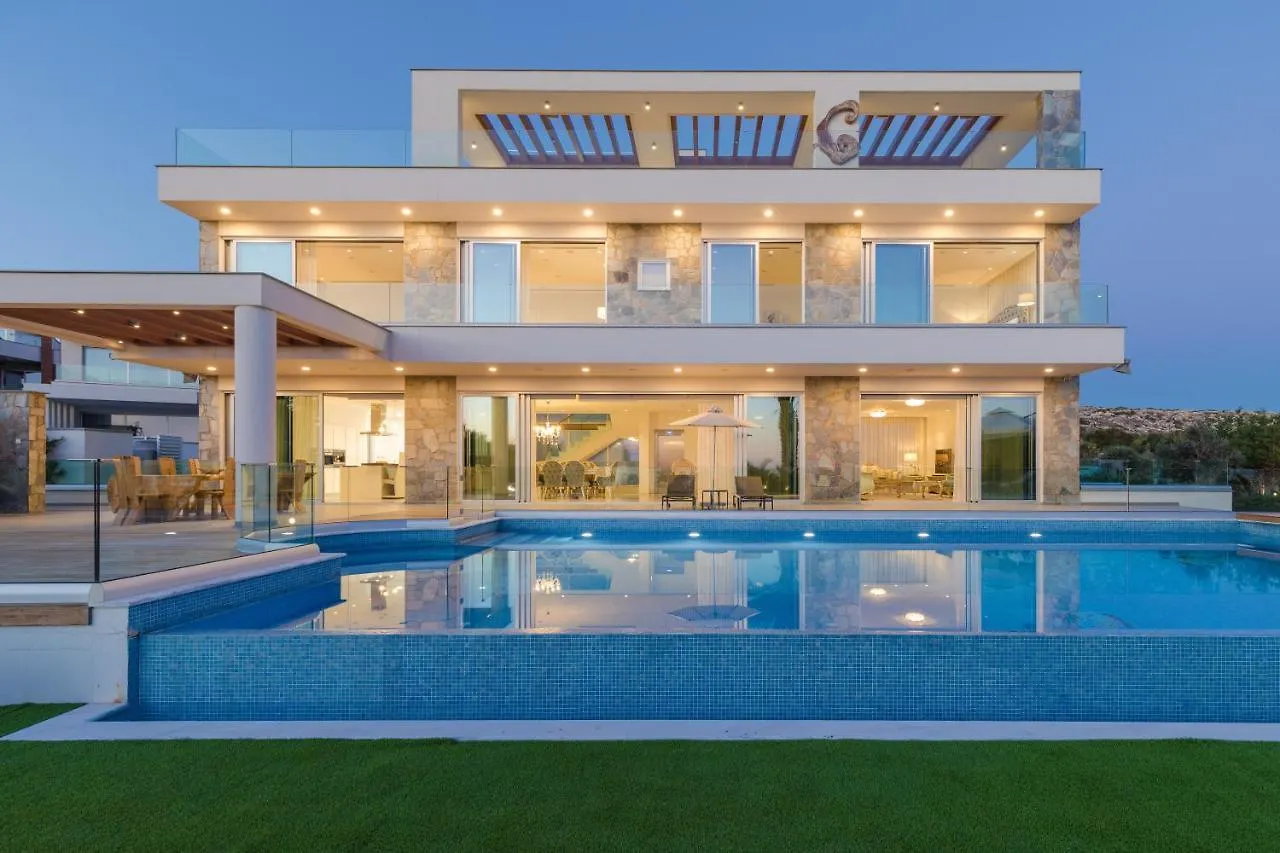 Palace Of Mediterranean Beachfront Villa 圣纳帕