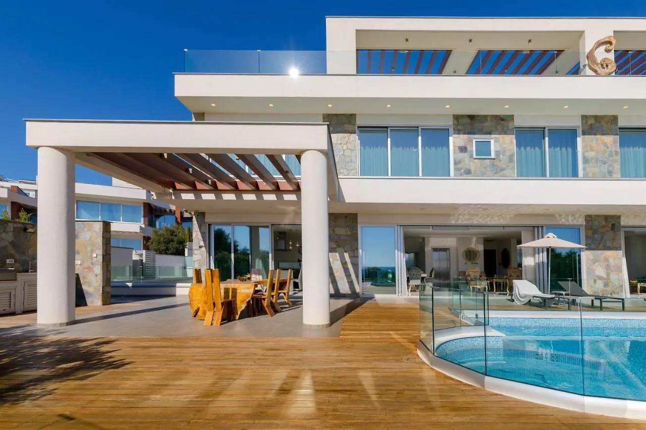 Palace Of Mediterranean Beachfront Villa 圣纳帕 塞浦路斯