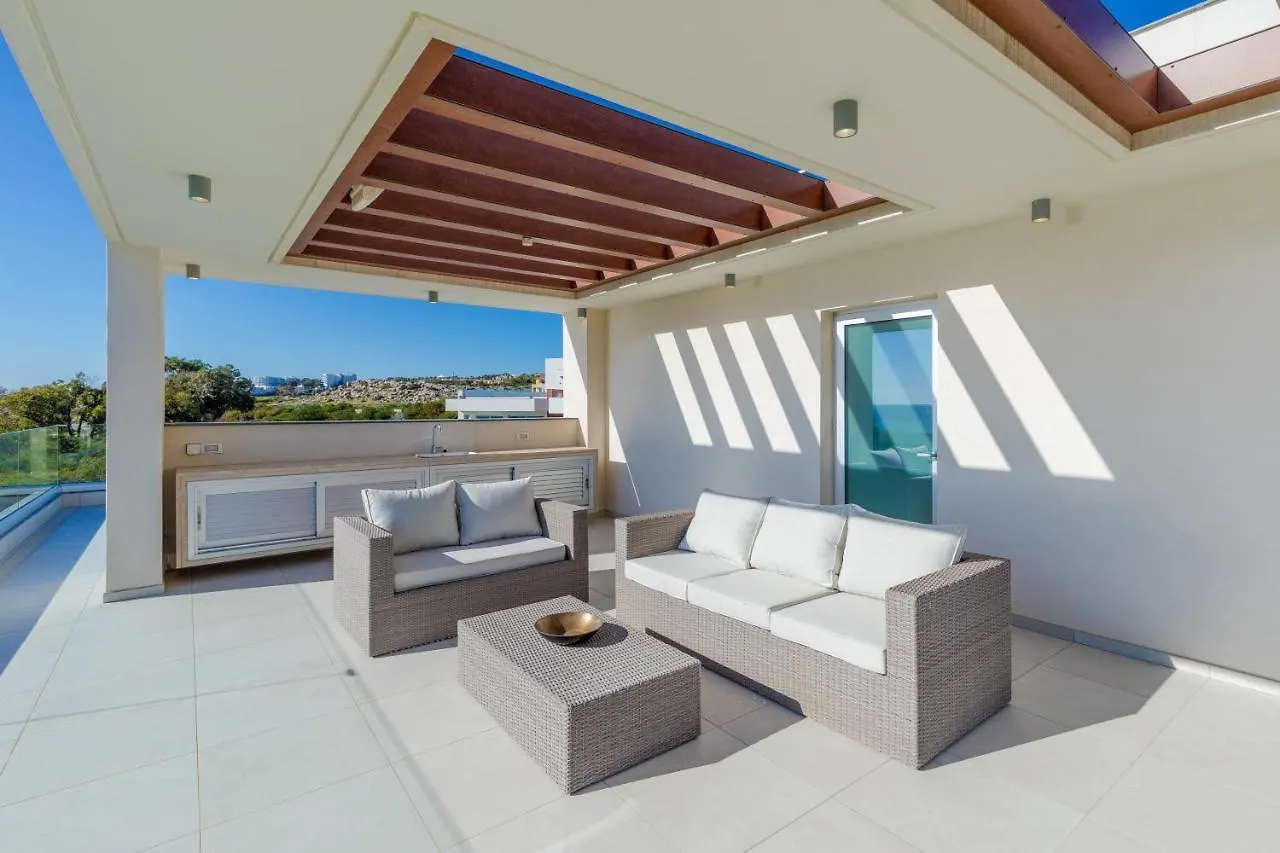Palace Of Mediterranean Beachfront Villa 圣纳帕