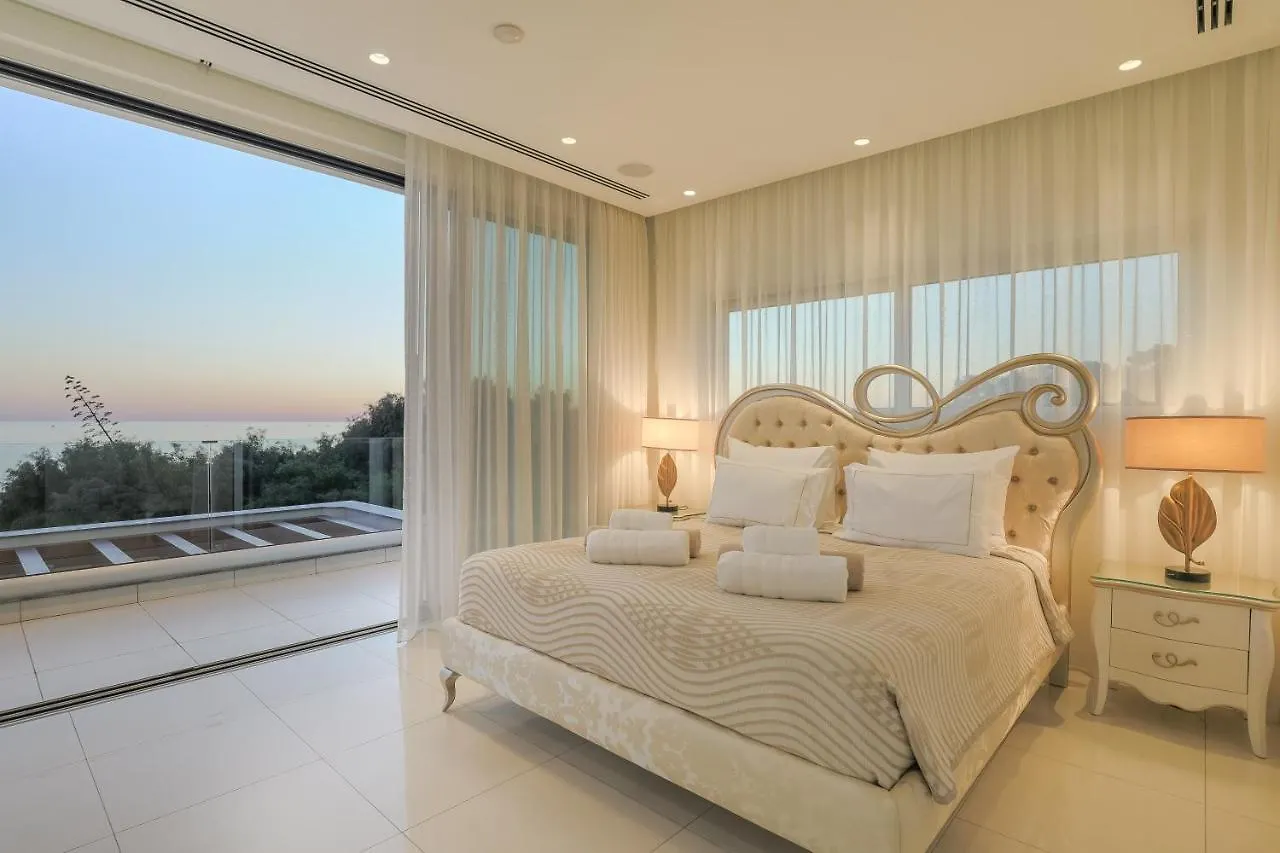 Palace Of Mediterranean Beachfront Villa 圣纳帕 0*,  塞浦路斯