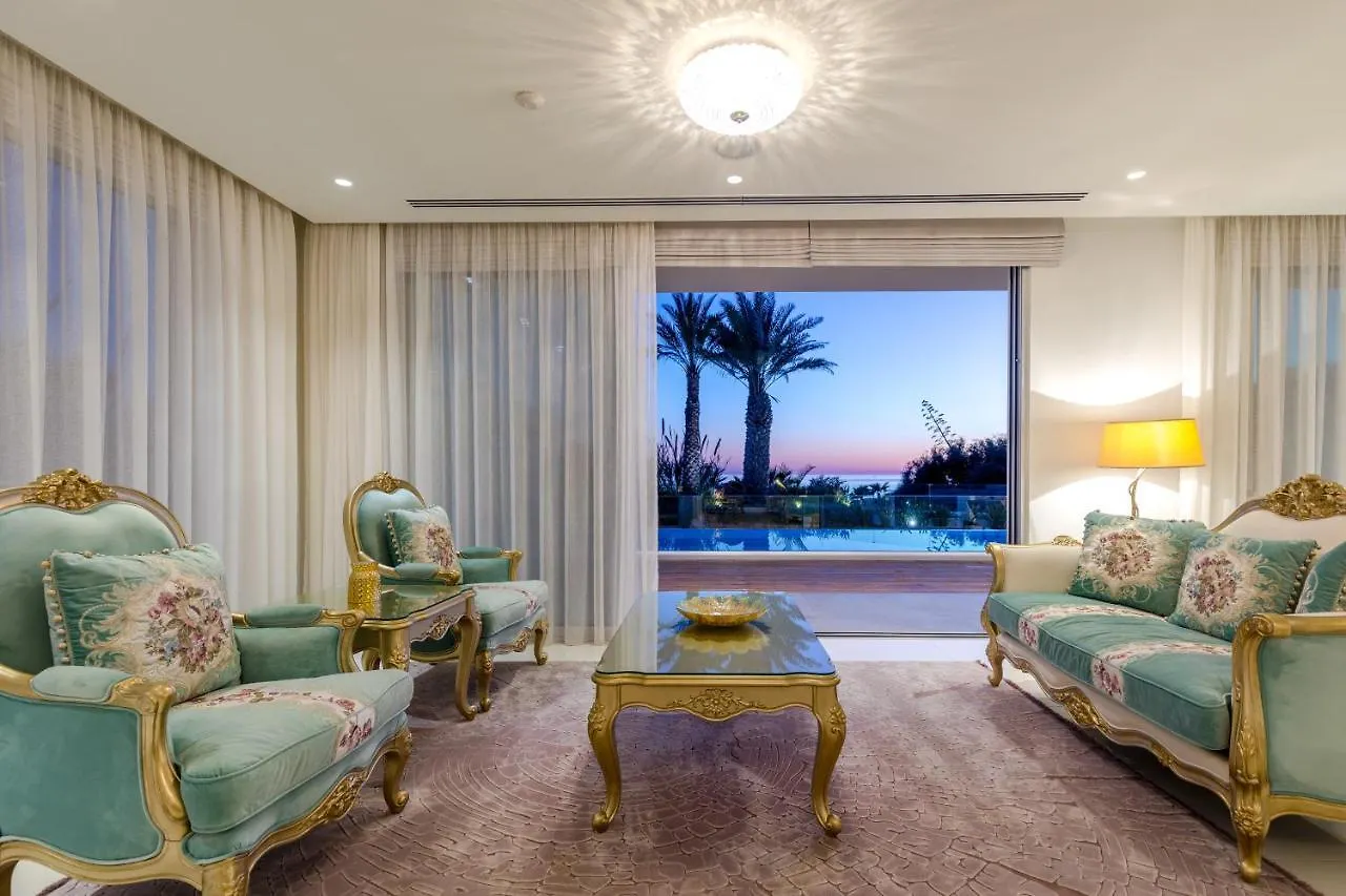 Palace Of Mediterranean Beachfront Villa 圣纳帕